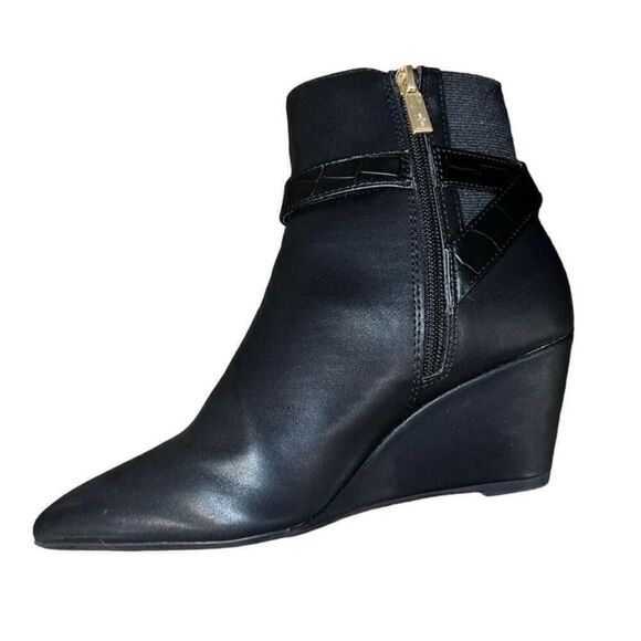 Women's Reaction Kenneth Cole Emmie Black Pointed Toe Wedge Booties Size 6.5 - Picture 4 of 8